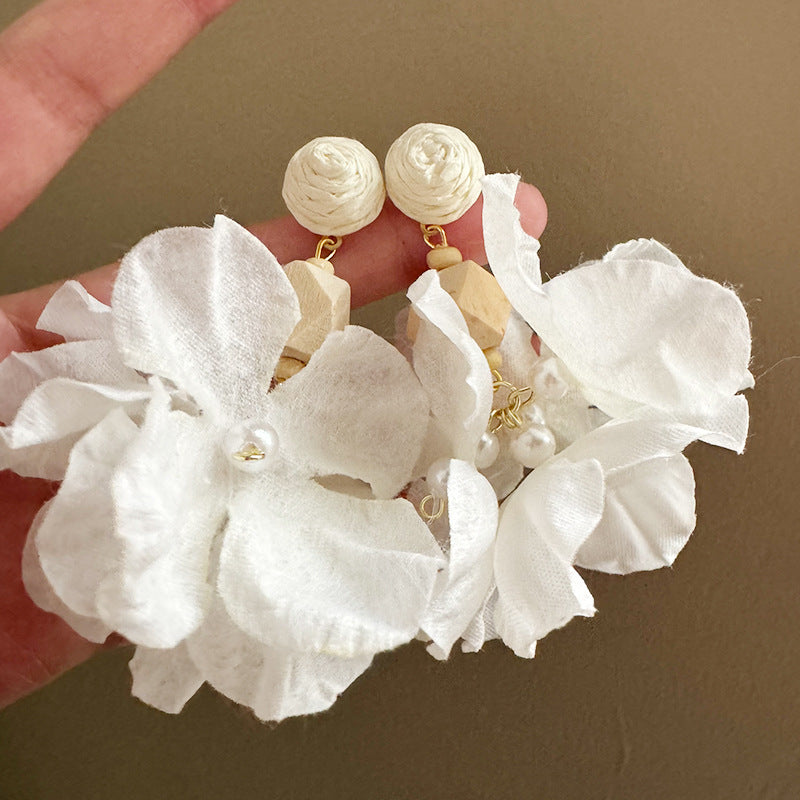 High-grade Temperament Rendering Petal Beaded Tassel Earrings