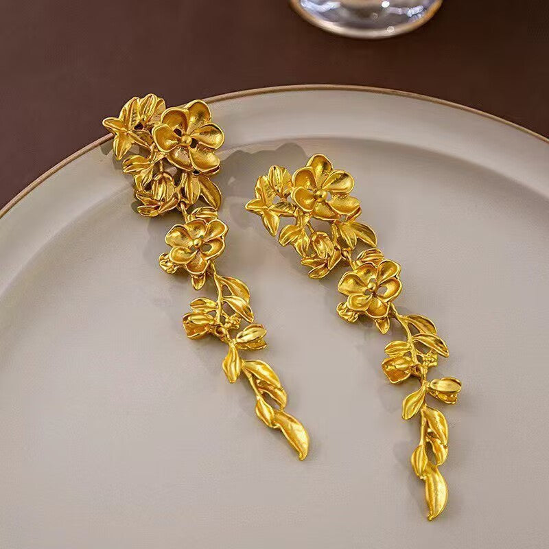 Women's Exaggerated Golden Tassel For Light Luxury Minority Design Rings