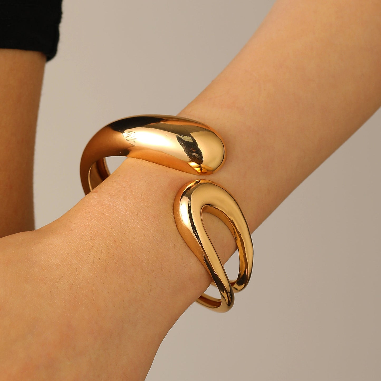 Exaggerated Irregular Glossy Design Sense Geometric Bracelets