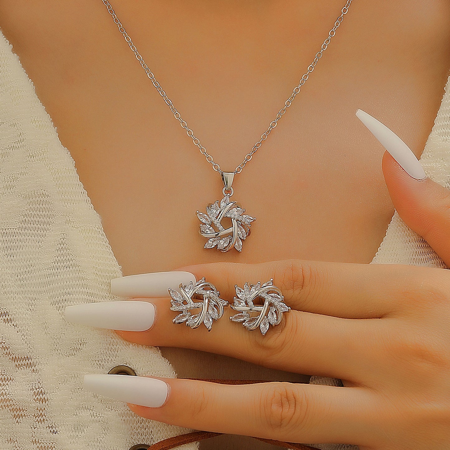 Graceful Full Diamond Alloy Snowflake Ear Valentine's Jewelry Set