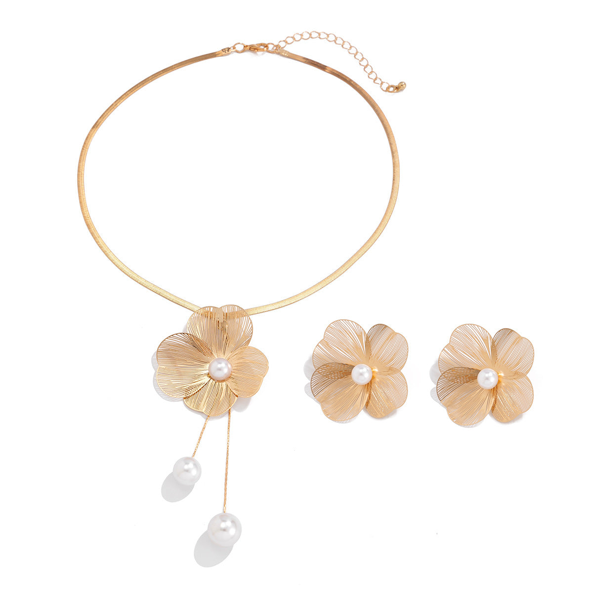 Three-dimensional Ginkgo Leaf Versatile Ladies Sweet Cool Metal Brushed Flower Collar