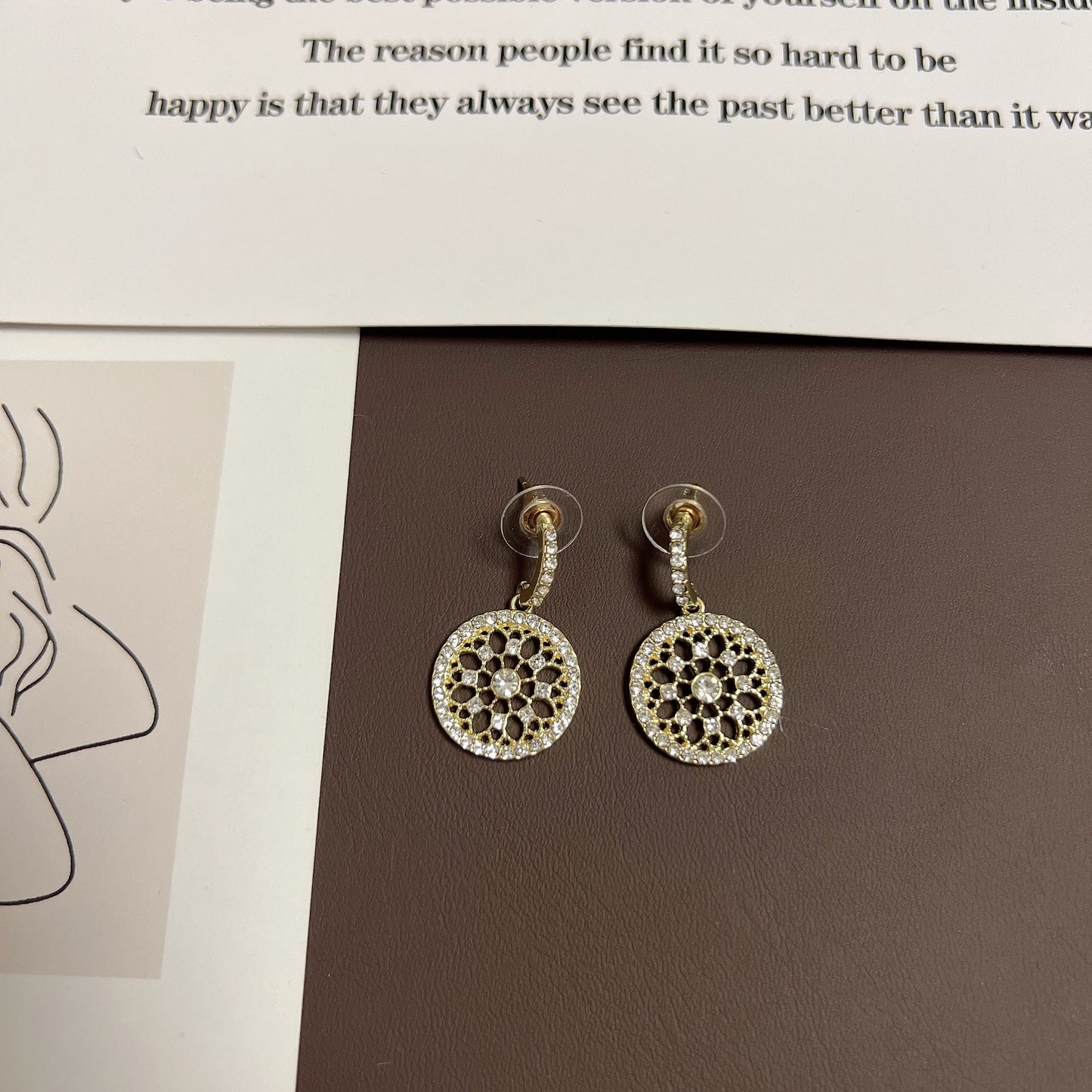 Design High-grade Trendy Female Personality Fashion Ear Clips Retro Super Earrings