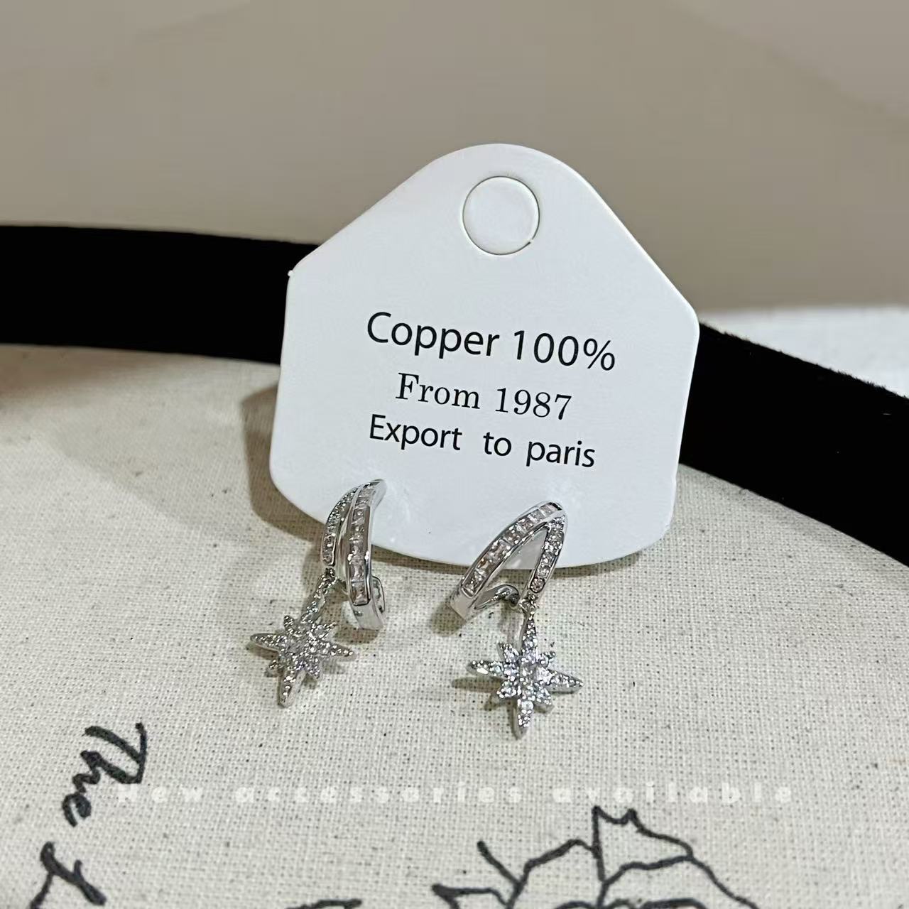 Women's Entry Lux High-grade Eight Awn Star Snowflake Zircon Design Double Earrings