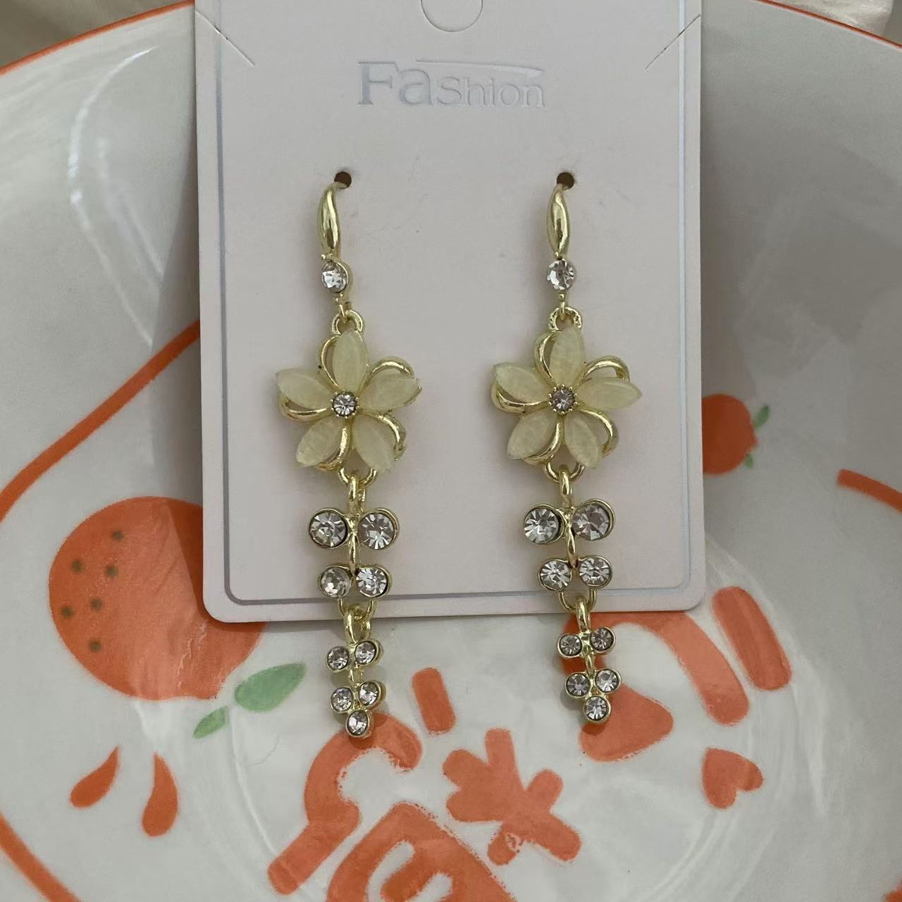 Trendy Temperament Five Petal Flower Design Tassel Earrings