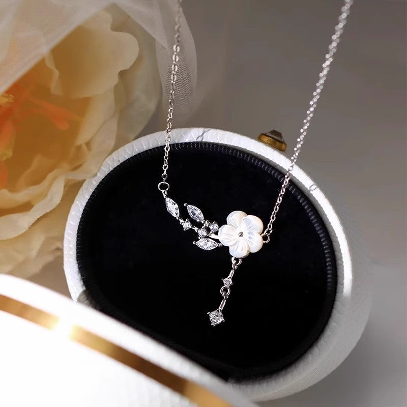Sier Camellia Light Luxury Minority High-grade Valentine's Day Necklaces