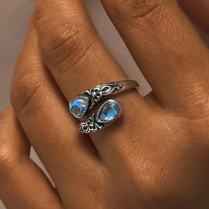 Moonstone Hollow Victoria Vintage Embossed Bow Rings