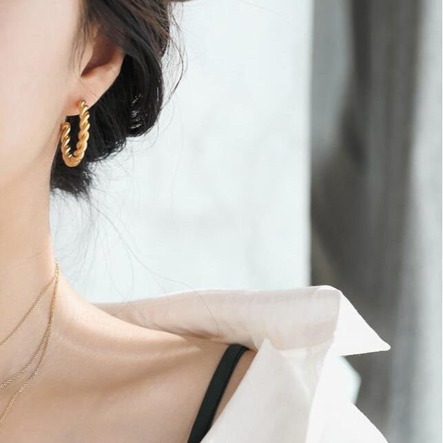 Gold-plated Twist Wave Metal Hollow Hoop Retro Rings