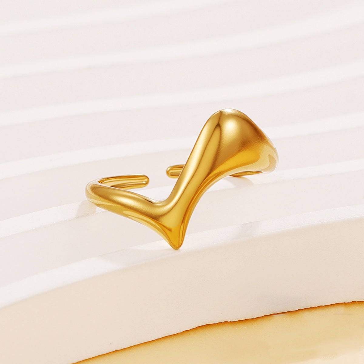 Style Geometric Thick Line Female Personality Twisted Metal Glossy Surface Ring