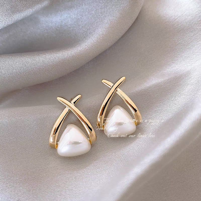 Women's Pearl Elegant High-grade White Ear Clip Earrings