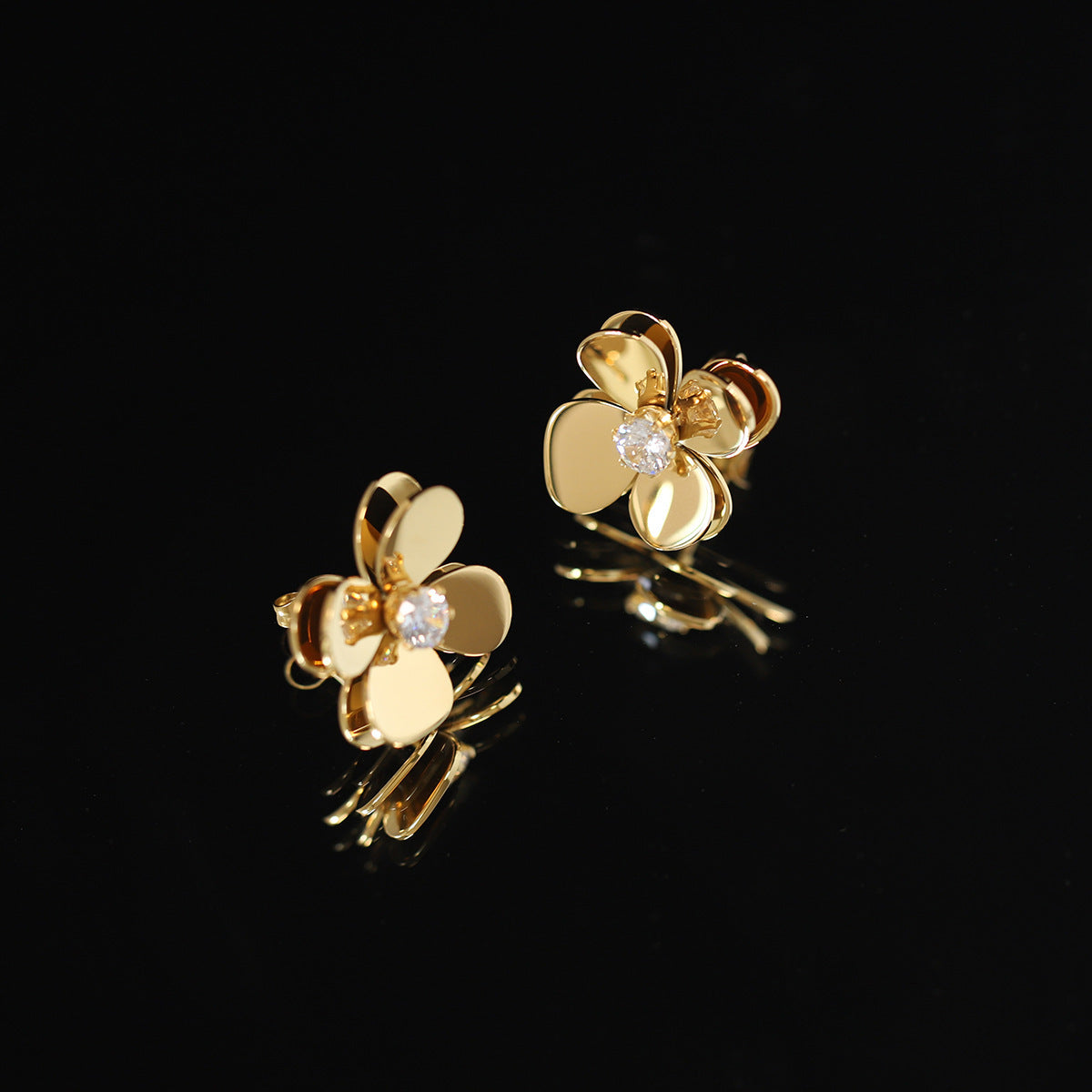 Daisy Rhinestones White Zircon Flower Cold Rich Titanium Steel Stud Earrings