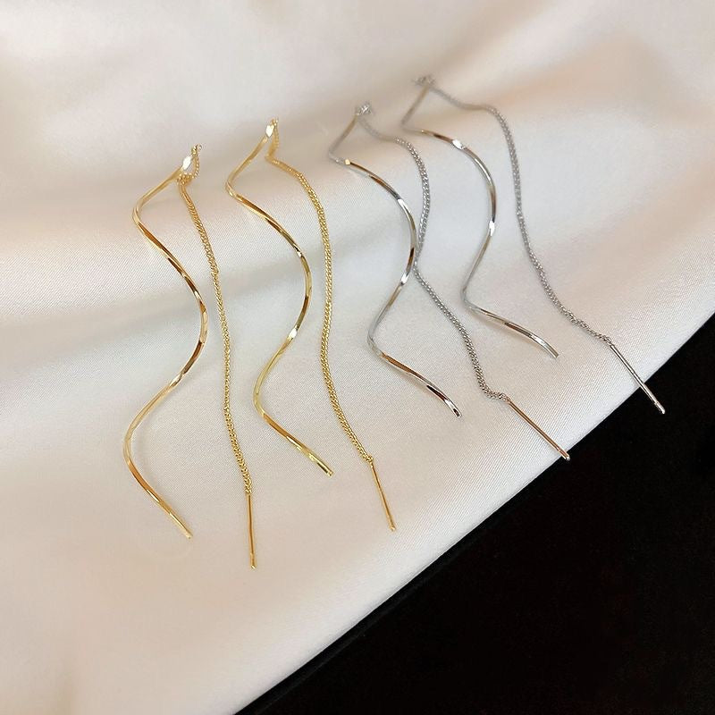 Women's Twisted Wave Geometric Lines Fashion Simple Niche Temperament Commute Earrings