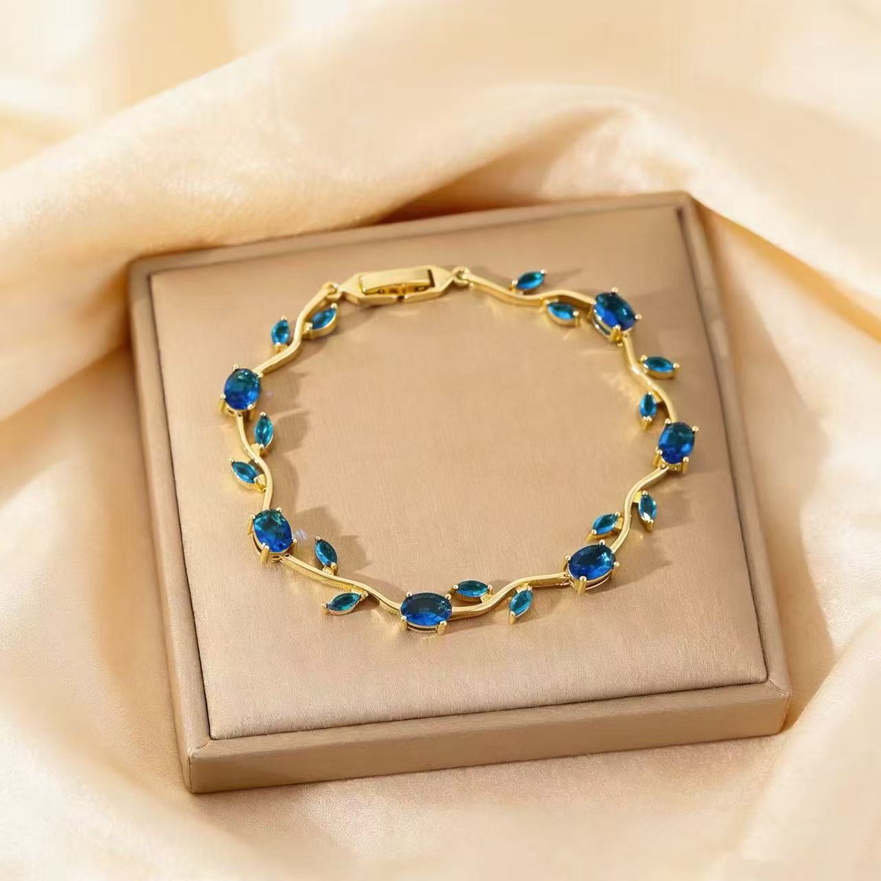 Women's Simple Design Leaf Shape Fashion Temperamental Minority Multicolor Bracelet