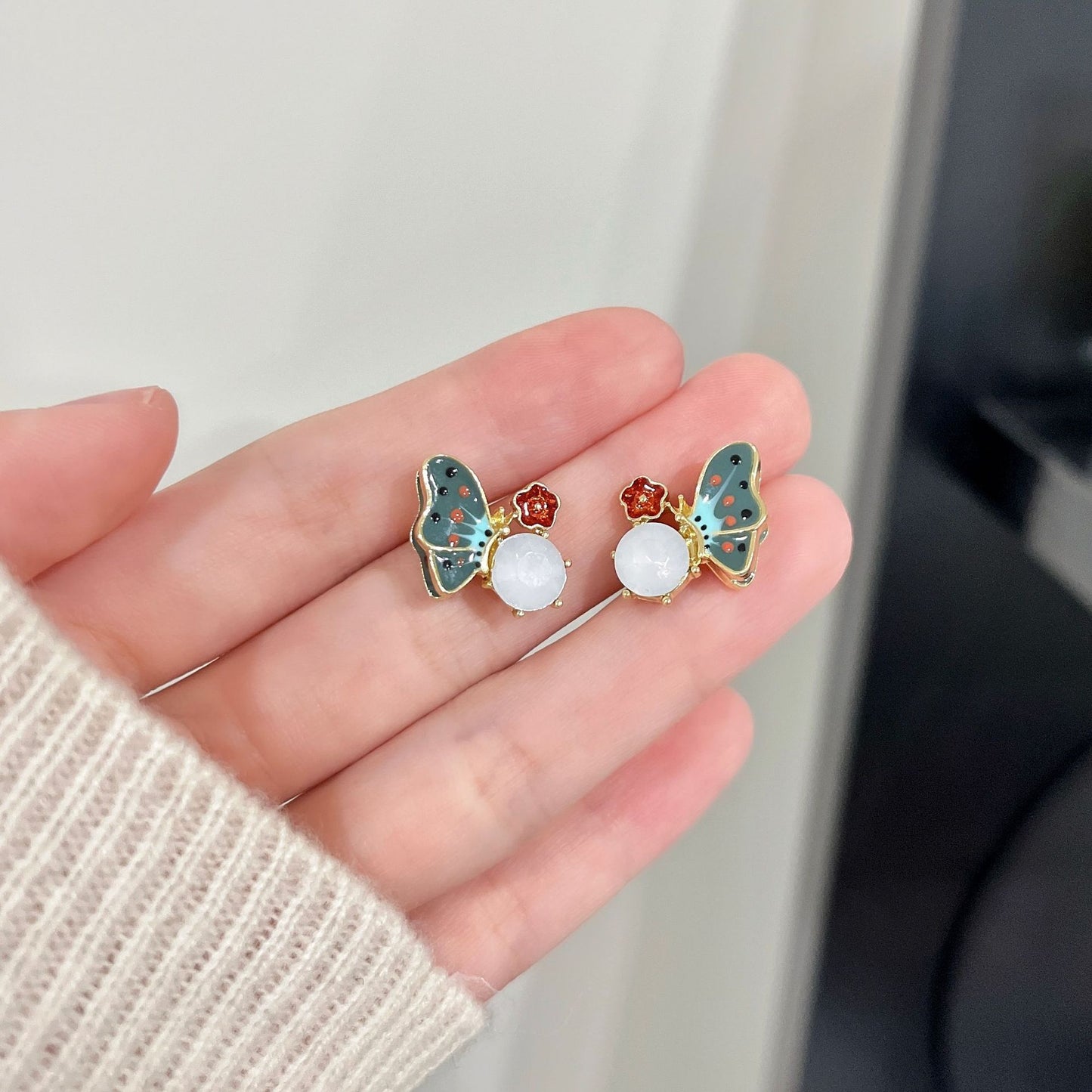 Retro Oil Painting Art Painted Enamel Small Butterfly Niche Design Stud Earrings