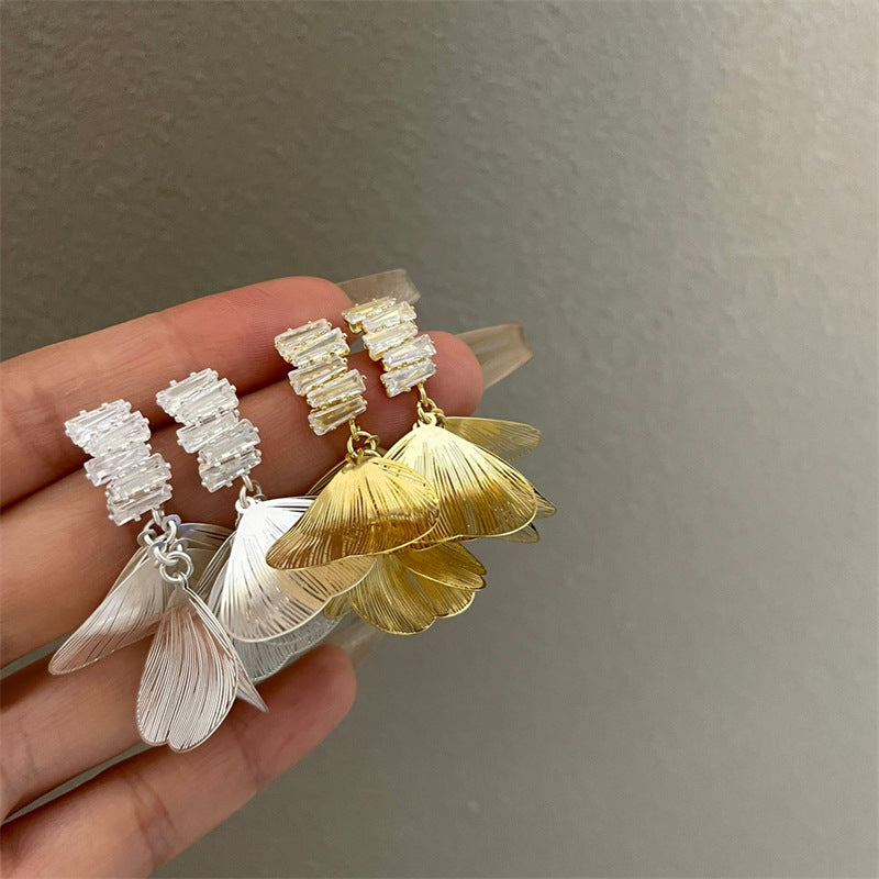 Sense Lace Screen Petal Fringed Sier Rings