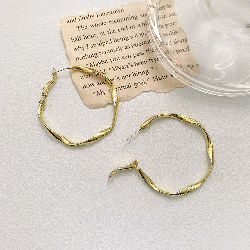 Flower Trace Metal Circle Female High Profile Generous Cold Ear Hook