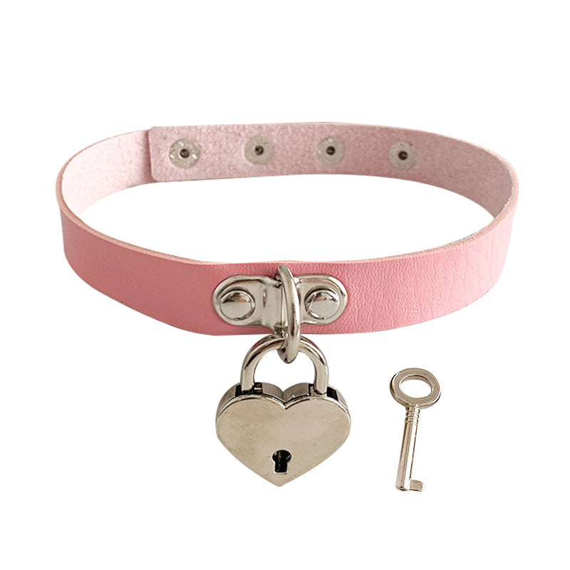 Exaggerated Peach Heart With Key Clavicle Chain Collar