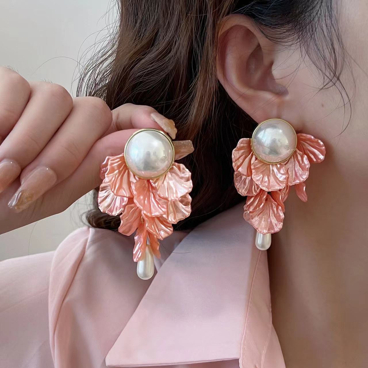 White Flower Tassel Long High-grade Pearl Shell Earrings