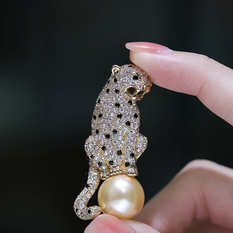 Men's High-grade Copper Zircon Leopard Brooch Personality Pearl Animal Brooches