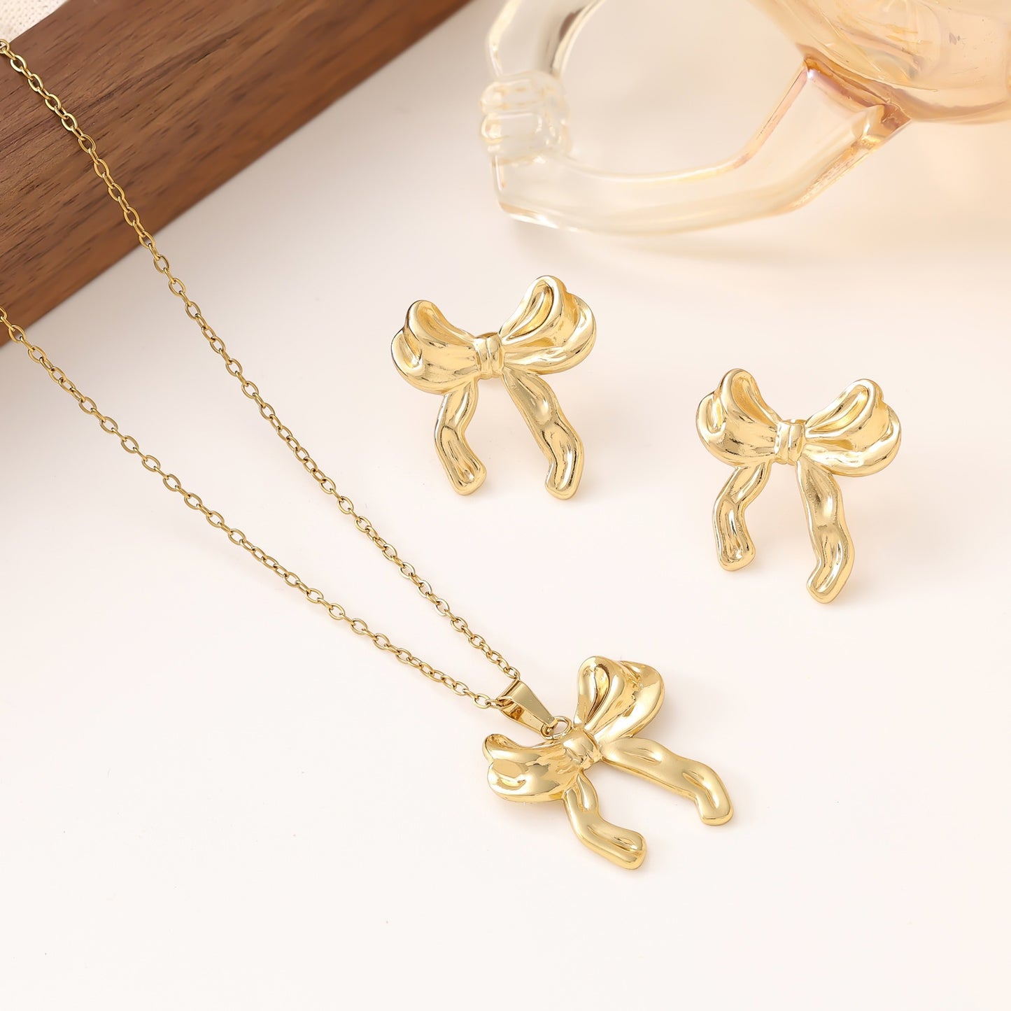 One Large Small Overlapping Stainless Steel Eardrops Gold Rings