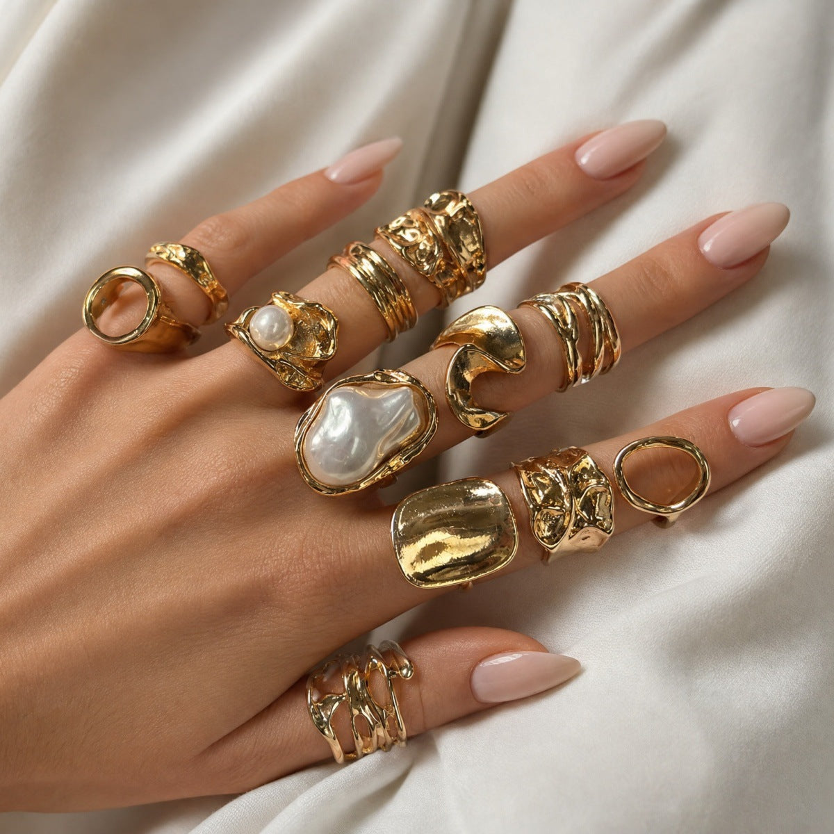 Trendy Design Glossy Exaggerated Geometry Curved Ring