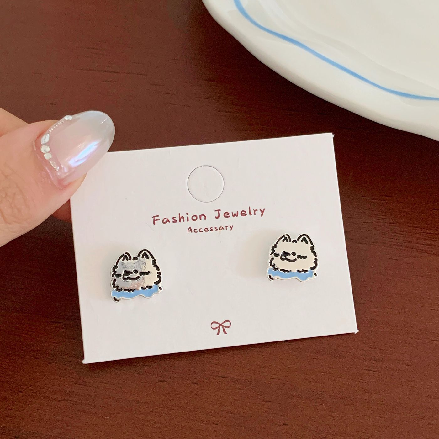 Iti Blue Dog Female Sier Needle Earrings