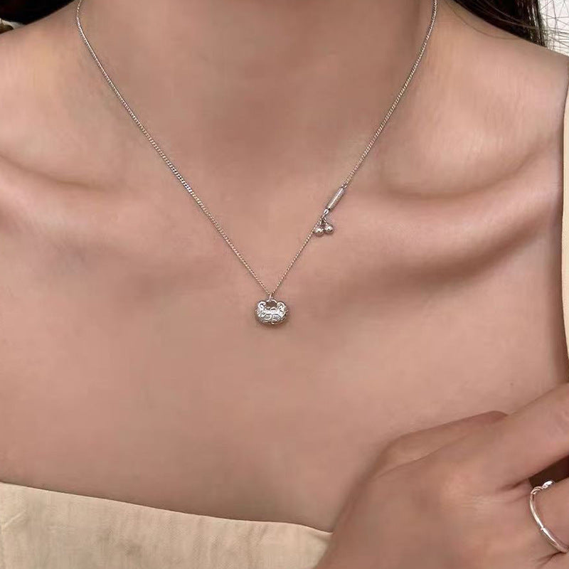 Sier Safety Lock Chinese Style White Necklace