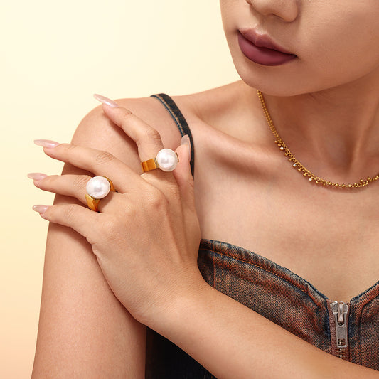 Women's Luxury Exaggerated Large Shell Pearls Graceful Personality Rings