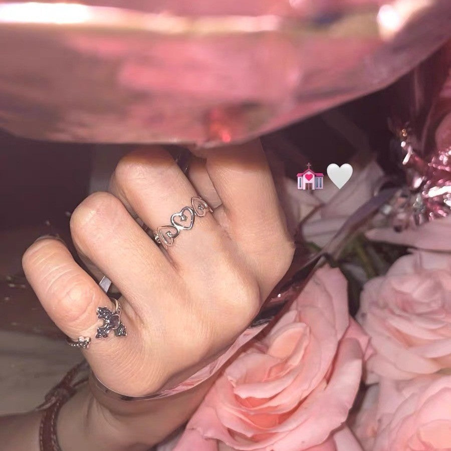 Women's Hollow Out Love Heart-shaped Retro Fashion Wide-brimmed Pattern Rings