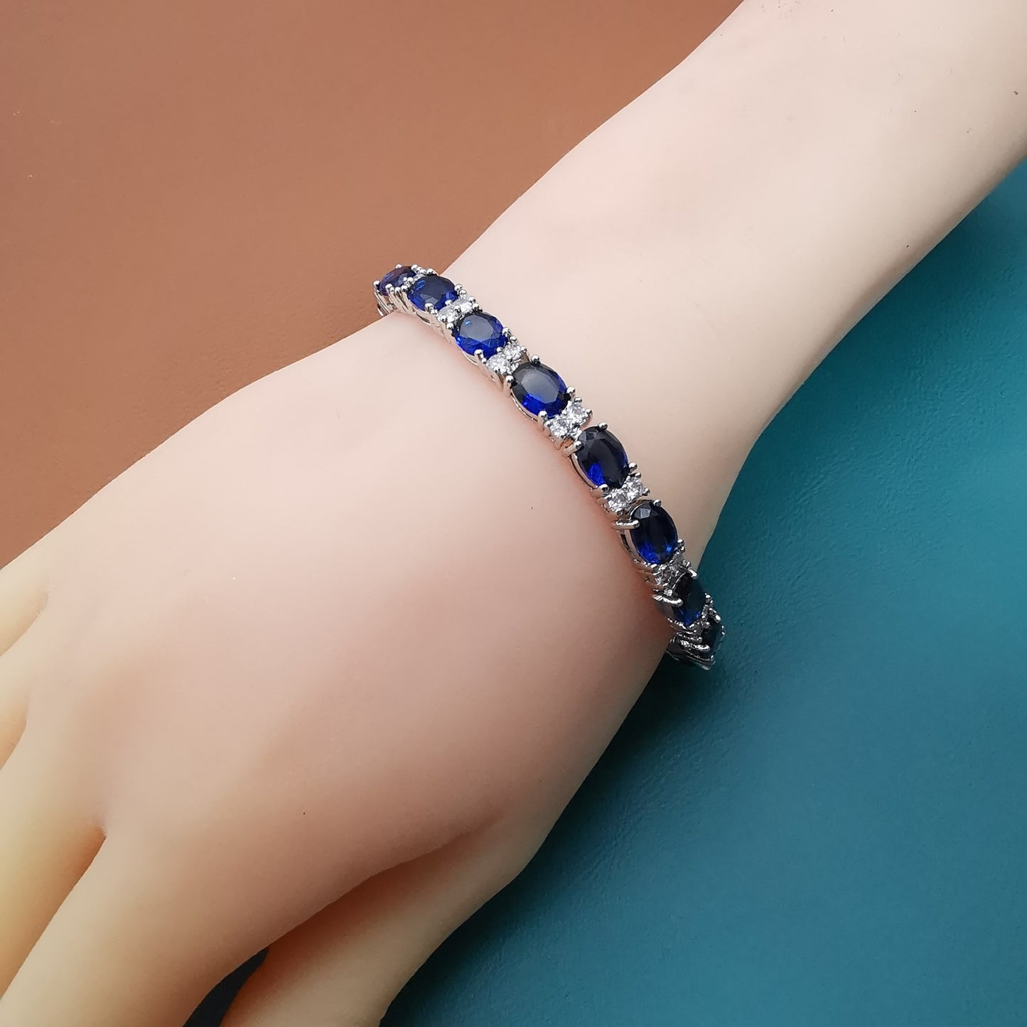 Women's Egg-shaped White Gold Plated Crystal Hand Bracelets