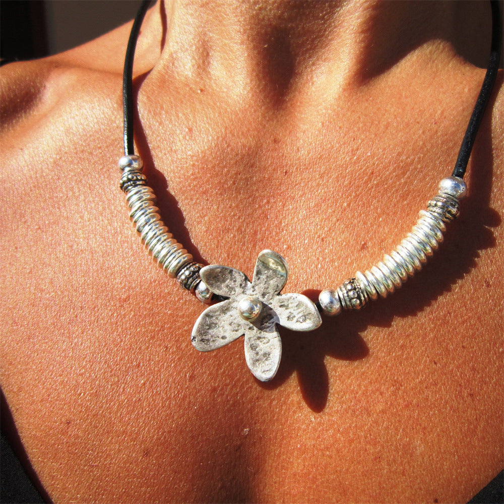 Women's Flower Corrugated Alloy Clavicle Chain Artistic Retro Style Necklace