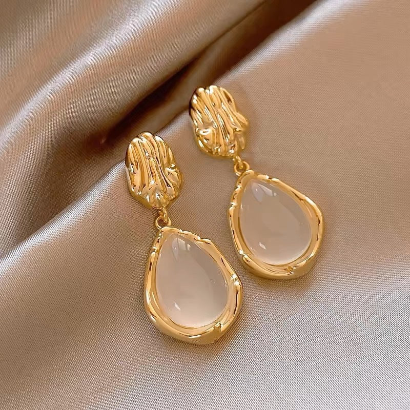 Women's Simple Temperamental Elegant Water Drop Light Luxury Rings