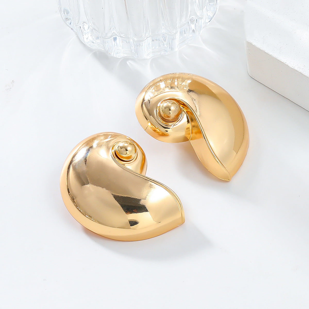 Women's Ocean Style Alloy Conch Exaggerated Glossy Earrings