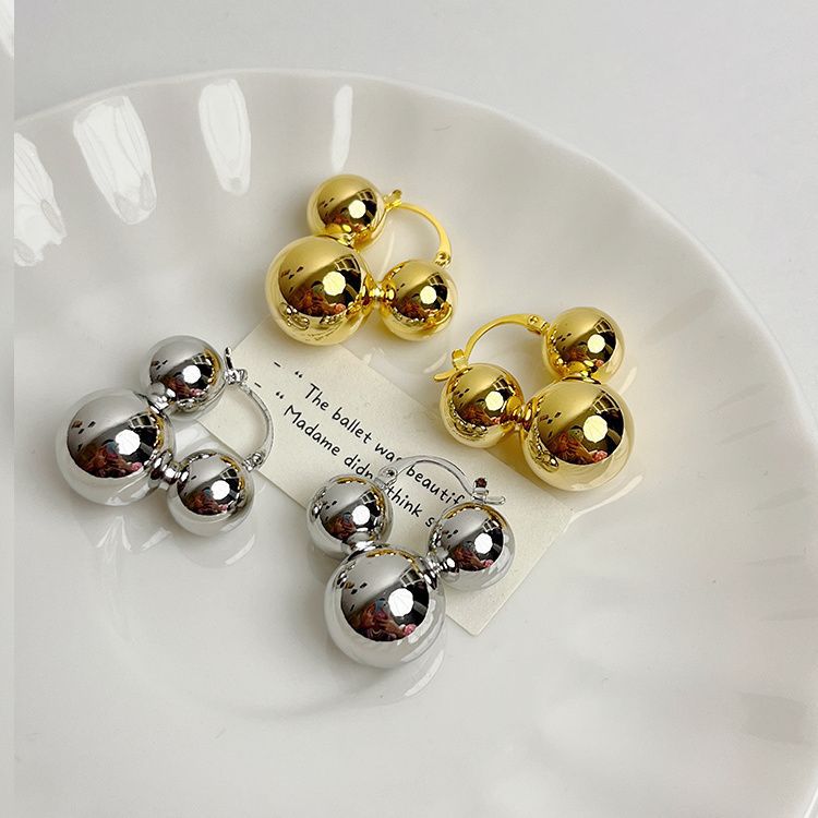 Women's Vintage Glossy Ball Ear Clip Niche Design Earrings
