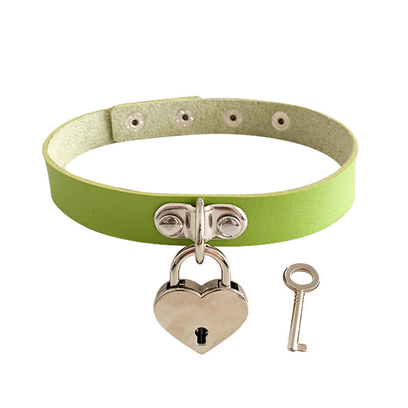 Exaggerated Peach Heart With Key Clavicle Chain Collar