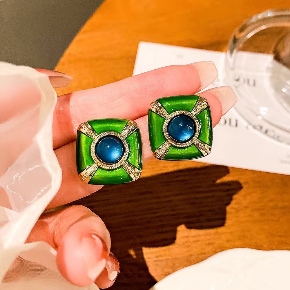 Special Interest Light Luxury Personality Palace Style Enamel High Sense Stud Earrings