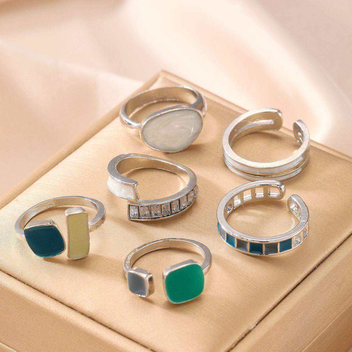 Emerald Female Cold Style Design High-grade Rings