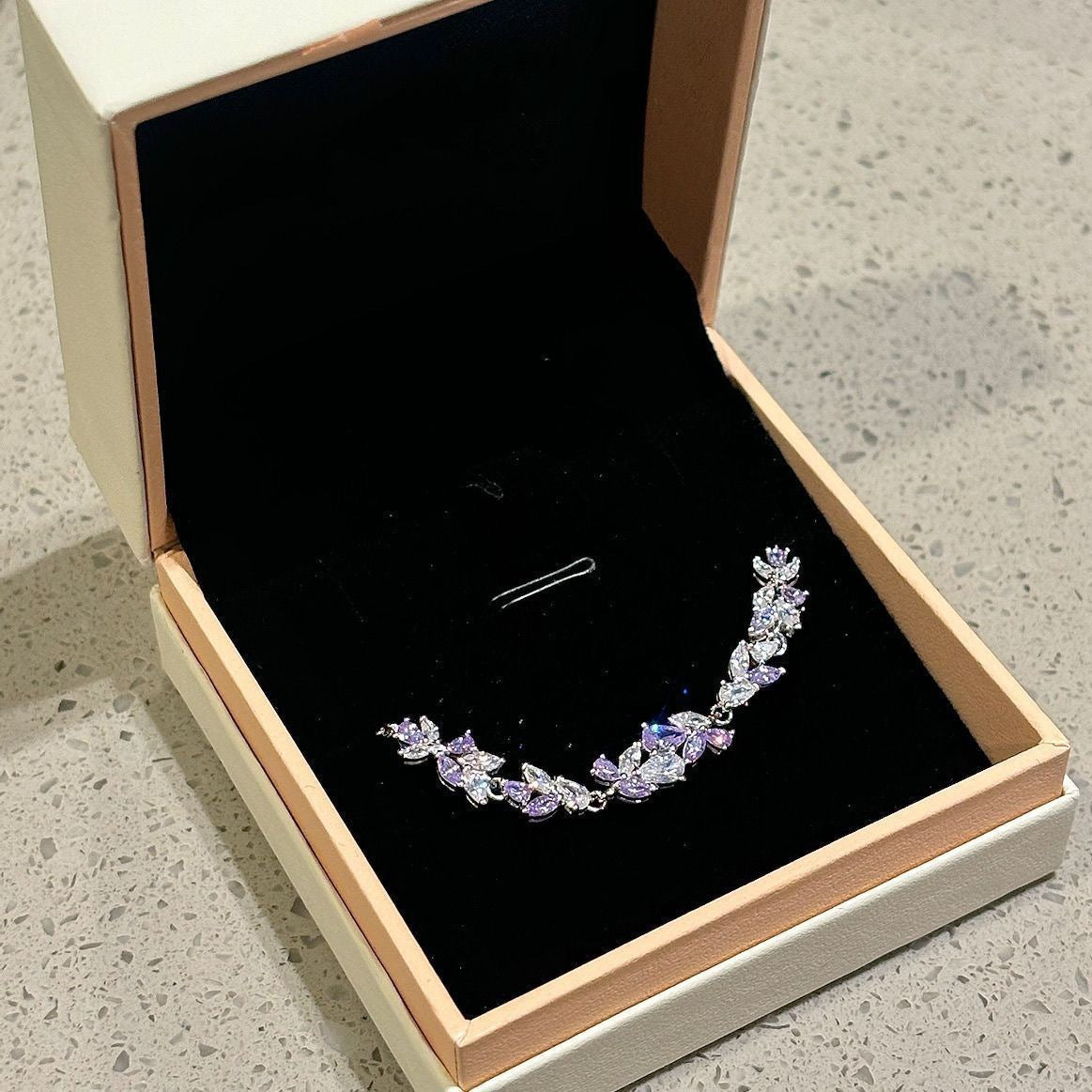 Alloy Wisteria Flower Hand Female Design Light Luxury Bracelet