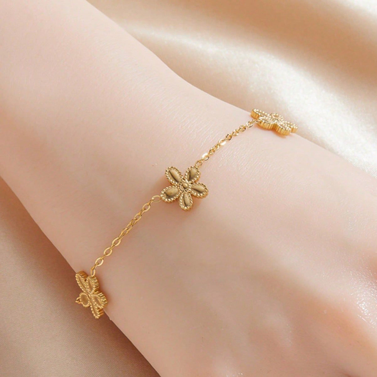 Women's Steel Niche Style Fresh Flower Gold Color Necklace