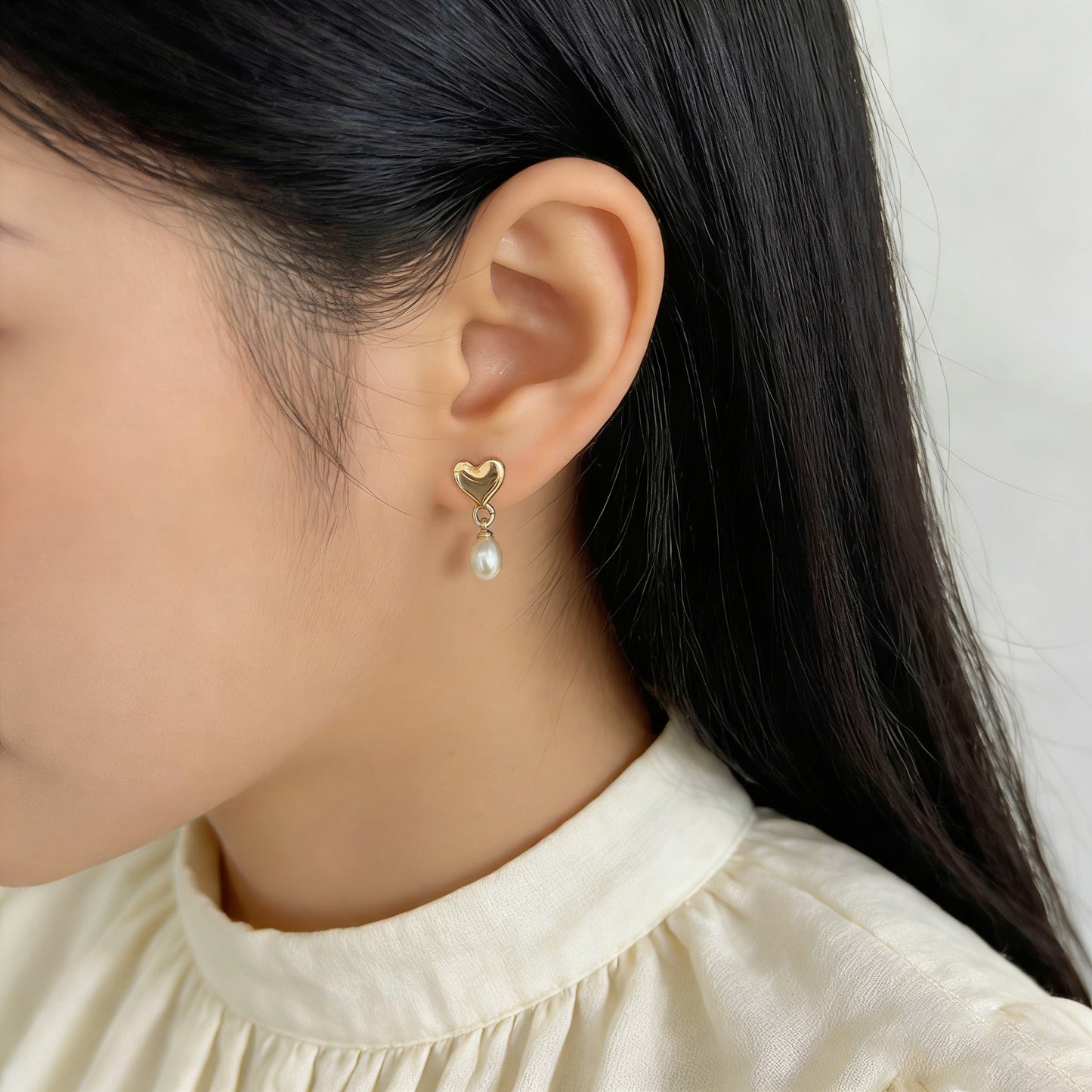 Fashionable Golden Pearl Light Luxury High Sense Simple Temperamental Middle Earrings