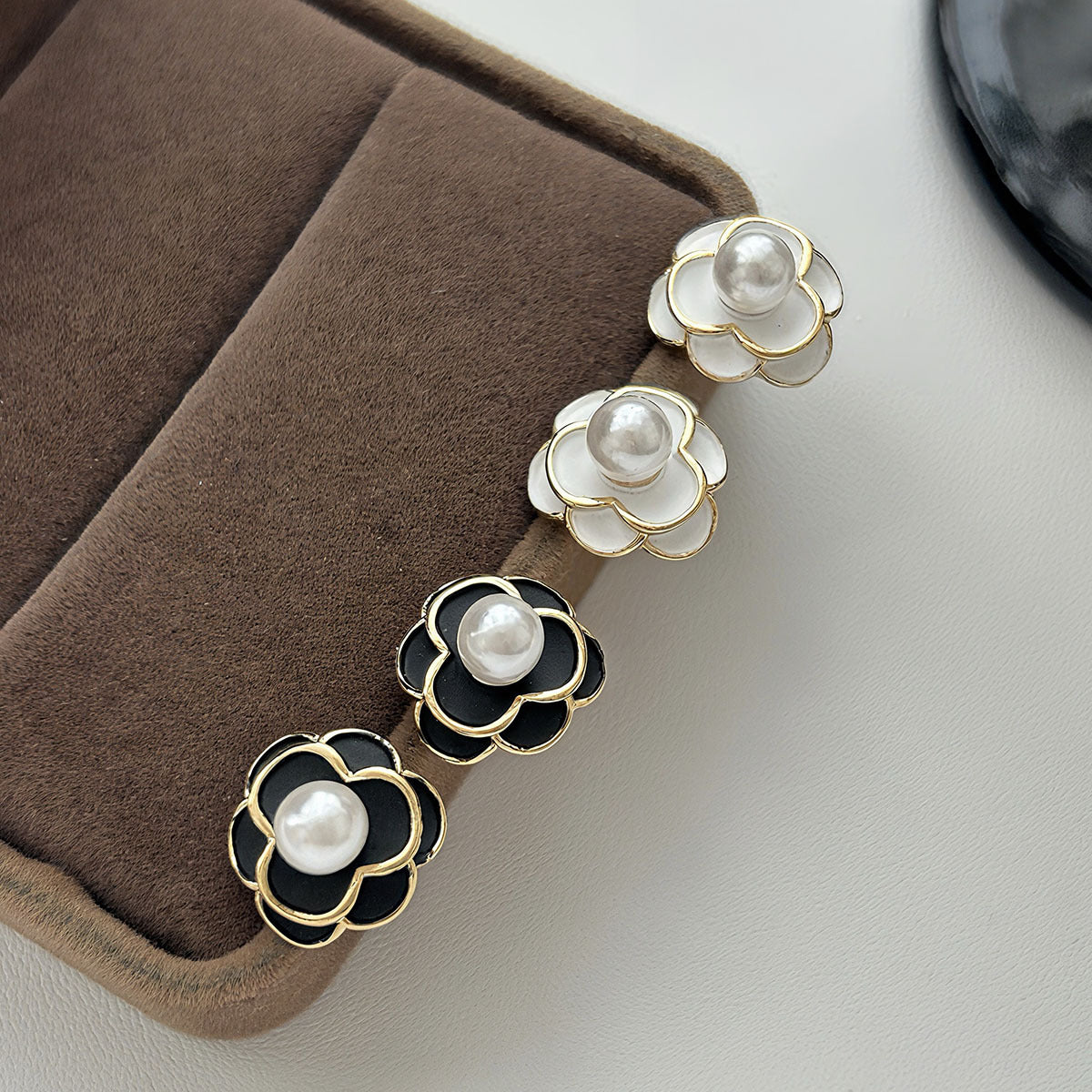 Women's Light Luxury Pearl French Retro High Stud Earrings