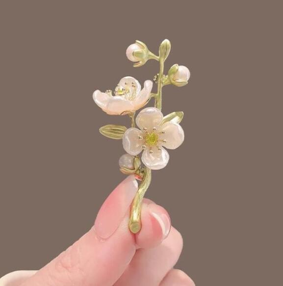 Temperament Safety Pin Add Beauty Value Light Brooches