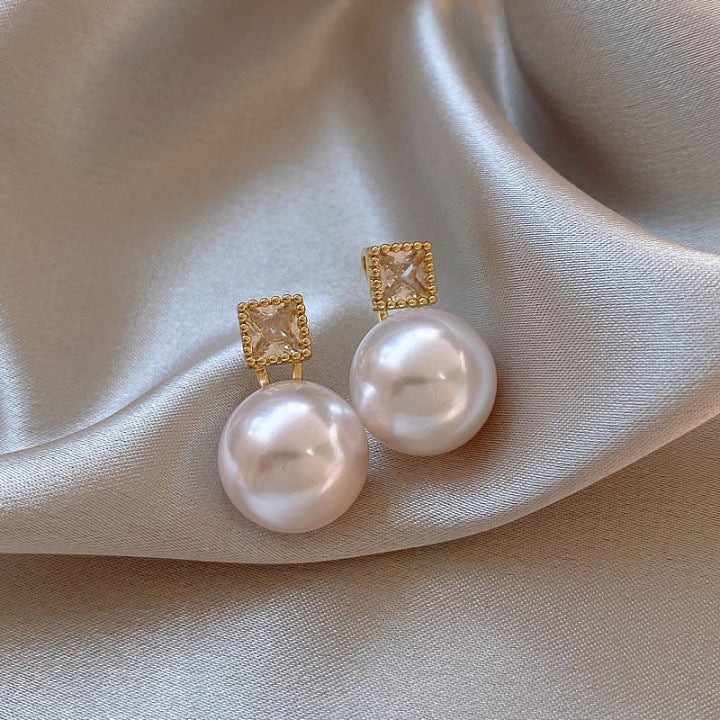 Fashion High-grade Zircon Pearl French Minority Retro Earrings