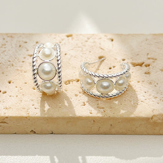 High-grade Pearl Shaped Are Fashionable Light Stud Earrings