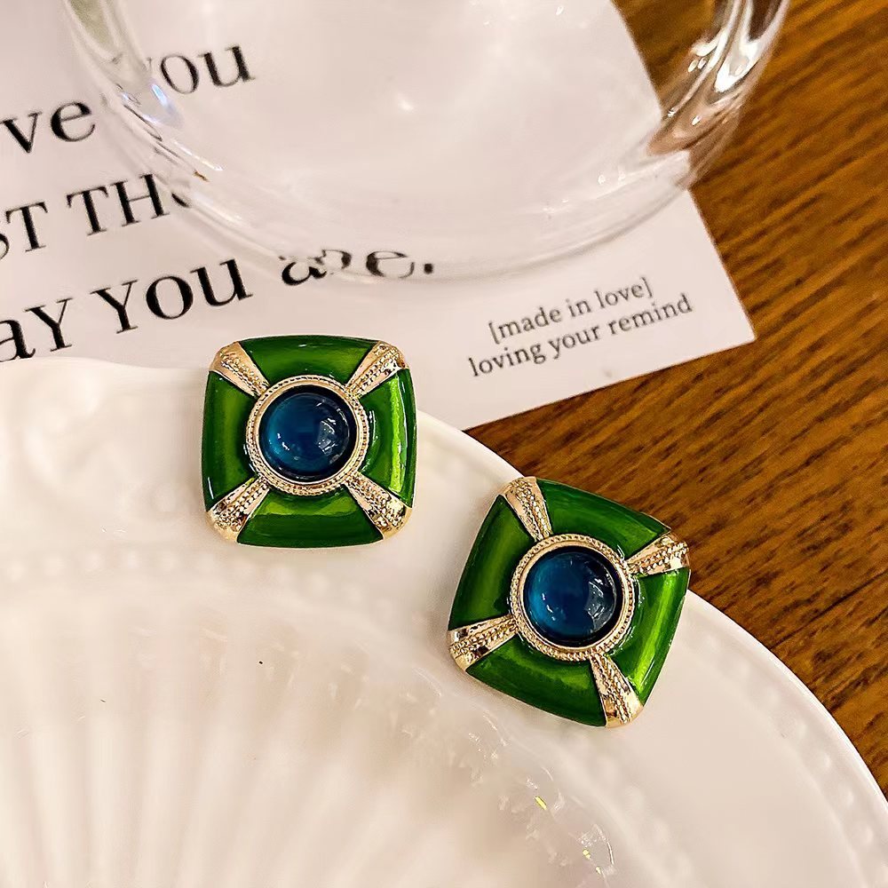 Special Interest Light Luxury Personality Palace Style Enamel High Sense Stud Earrings