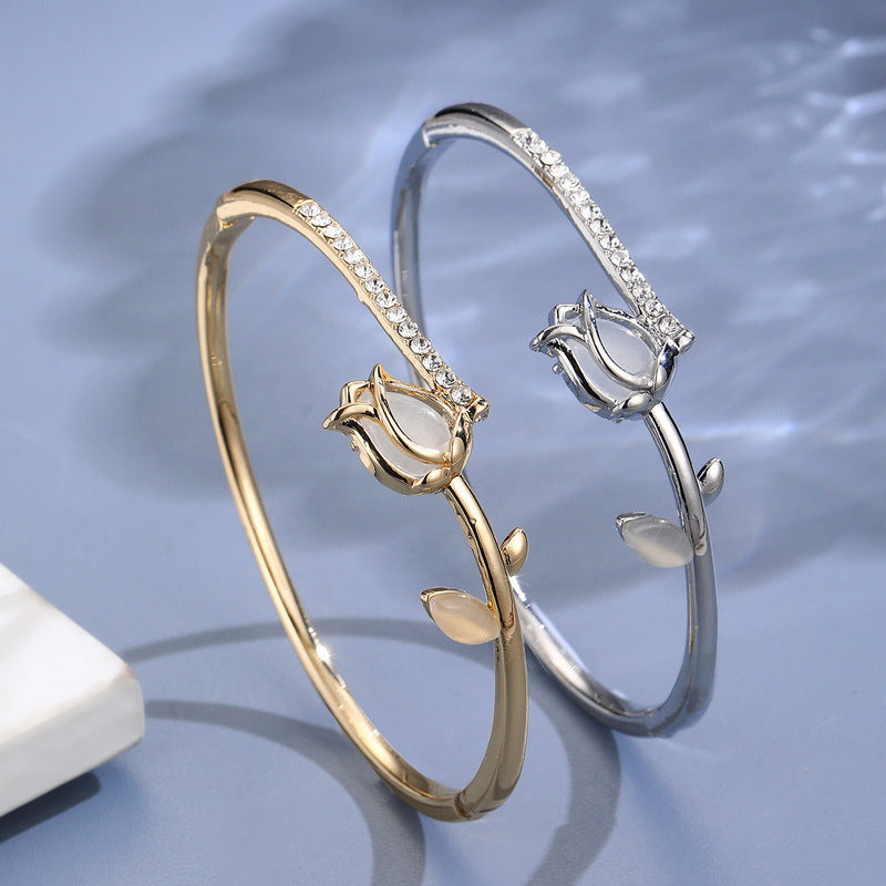 Women's Temperamental Cat's Eye Tulip Elegant Flower Bracelet