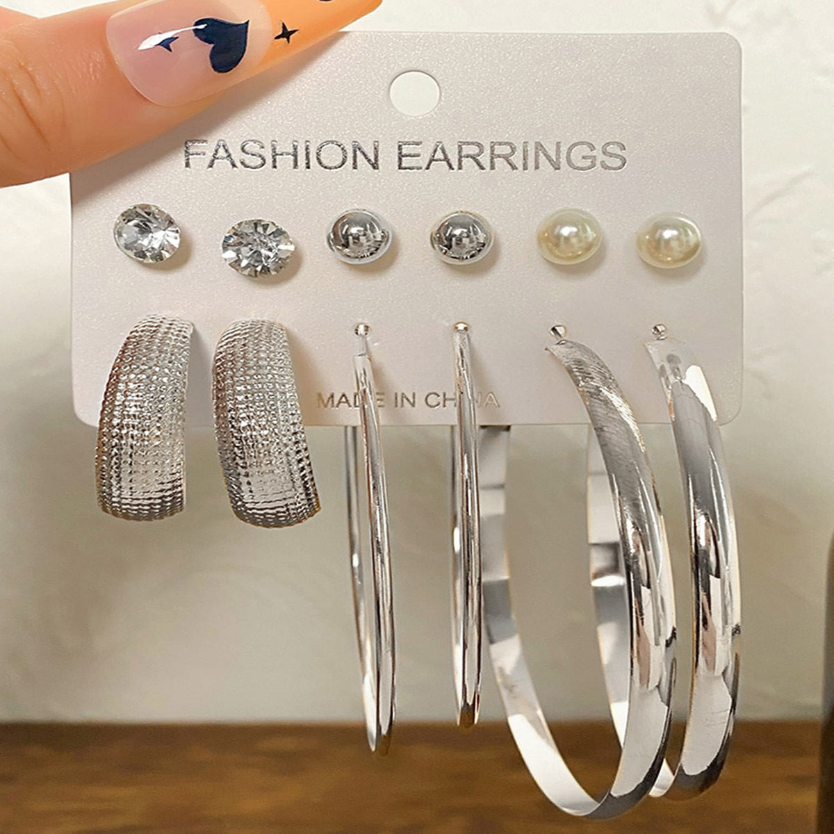 Female Retro Minority Simple Style Light Luxury Earrings