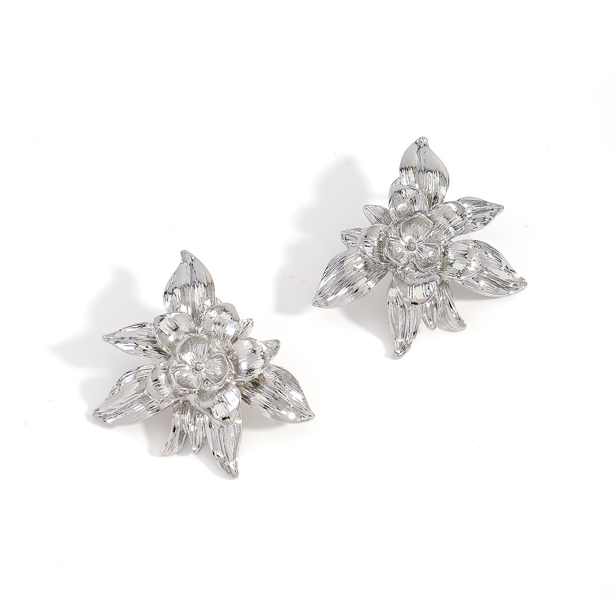 Mild Luxury Retro Three-dimensional Flower Fashion Grandeur Earrings