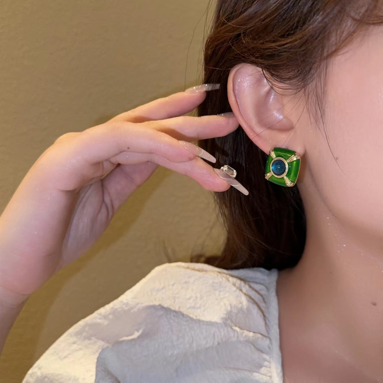 Special Interest Light Luxury Personality Palace Style Enamel High Sense Stud Earrings