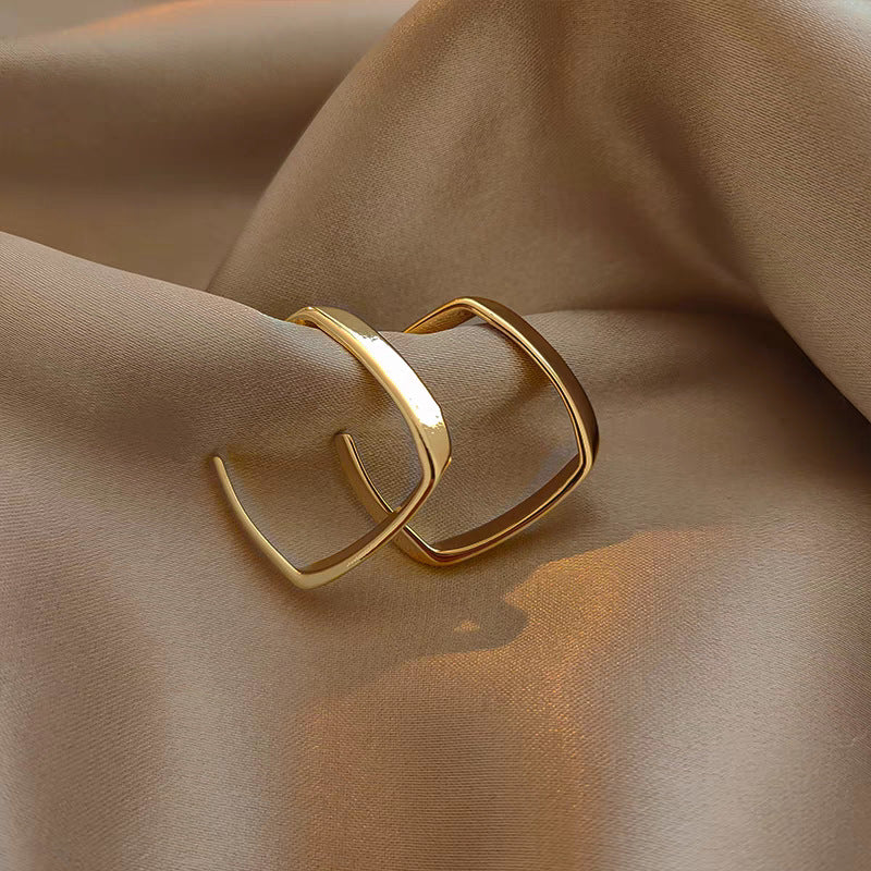 Women's Retro Affordable Luxury Gold High-grade Pearl Earrings