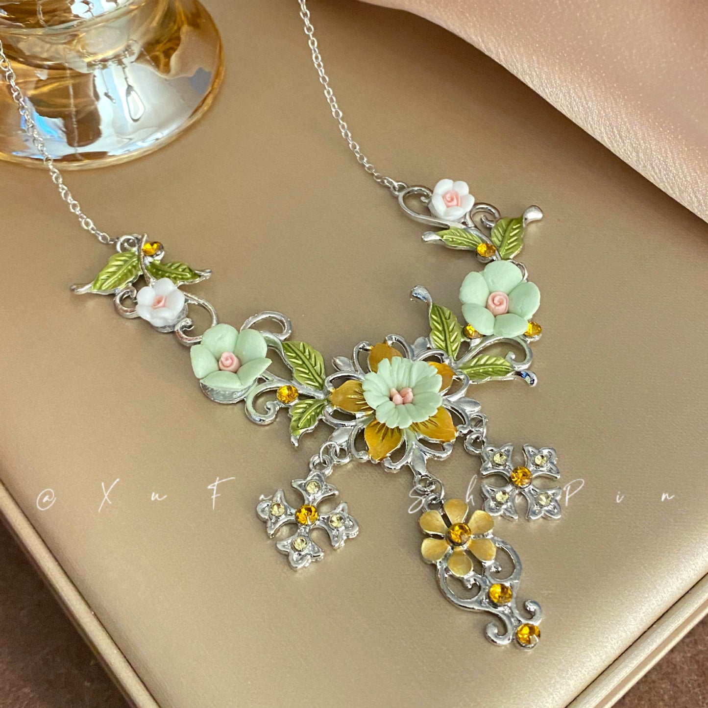 Retro Mori Style Flower Niche Temperament Entry Lux Exquisite Sweet Necklaces
